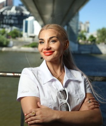 Я креативная и страстная, знаю, как принести наслаждение и удовлетворение. Живу в Москве и готова предложить тебе самые разнообразные услуги. Приходи, и я погрузлю тебя в мир наслаждения и сексуального блаженства. У меня есть отличные отзывы и я гарантирую полную конфиденциальность. Смотри мои фото, чтобы увидеть мою прекрасную фигуру и очаровательное лицо. Я жду тебя, чтобы сделать нашу встречу незабываемой. 💋💄🔥 Ярослава